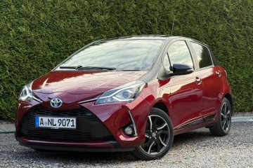 Toyota Yaris LIFT 1.5 Hybrid Automat / PREMIUM / LED / Klima / Kamera